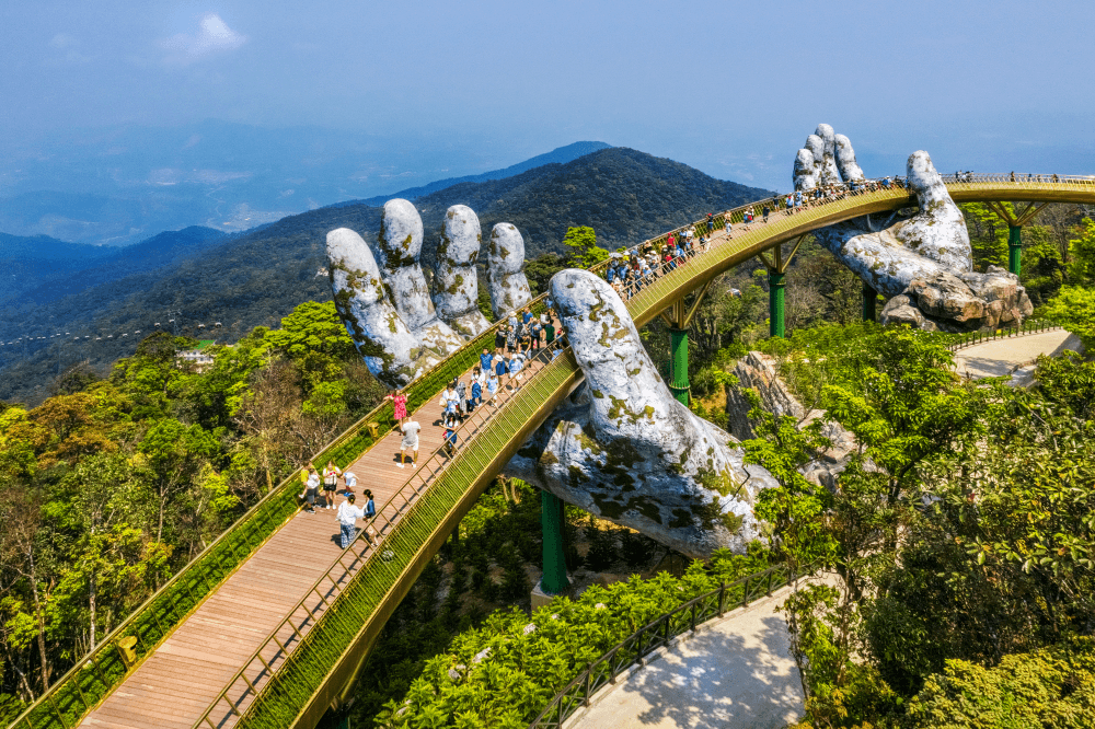 Vietnam Currency Exchange Guide 2026: Cash, Cards, ATMs and Exchange Rates