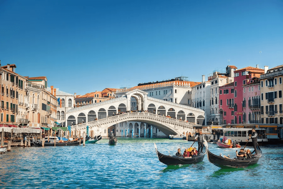 Money and Payments in Italy: How to Avoid Overpaying on Exchange and Conversion